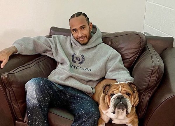 Hamilton neví, kde se nakazil koronavirem Hamilton neví, kde se nakazil koronavirem