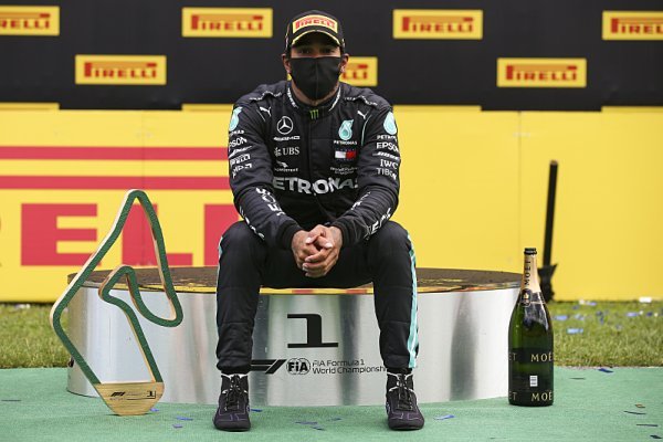 Hamilton stále nemá smlouvu Hamilton stále nemá smlouvu