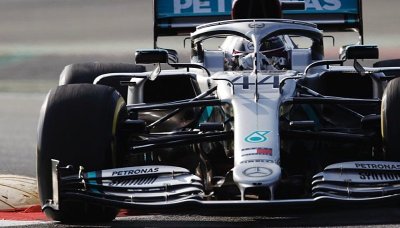 Příliš spolehlivý Mercedes, živá zeď u Ferrari