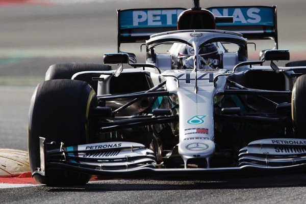 Příliš spolehlivý Mercedes, živá zeď u Ferrari