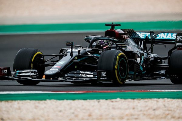 Křečovitý Hamilton už setřásl i Schumachera