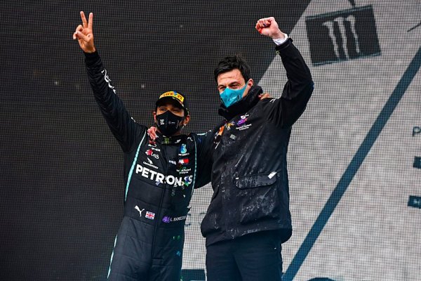 Hamilton chce závoděním změnit svět Hamilton chce závoděním změnit svět