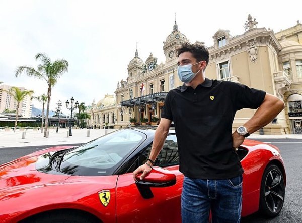 Leclerc jezdil po Monaku rychlostí 240 km/h Leclerc jezdil po Monaku rychlostí 240 km/h