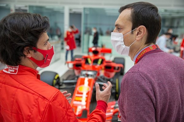 Sainzův nezapomenutelný den u Ferrari