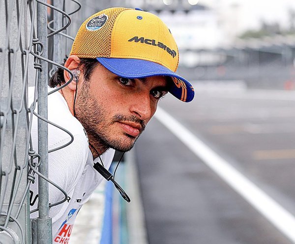 Do Ferrari půjde Sainz, míní Verstappen