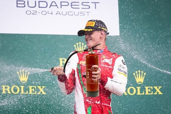 Schumacher si ještě nezasloužil místo ve F1