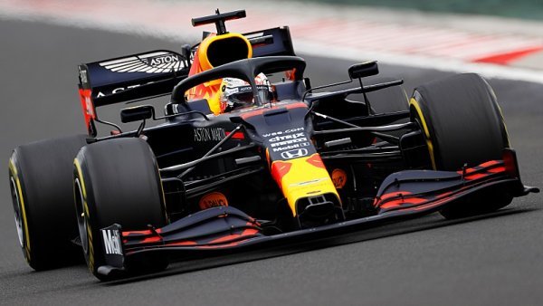 Verstappen se na start klouzal