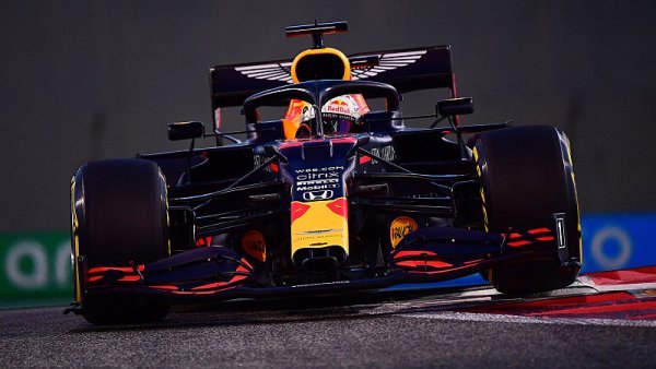 Mercedes vytáhl karty z rukávu, Verstappen je přebil