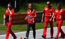 Vettel na návštěvě bez roušky