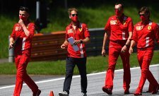 Vettel na návštěvě bez roušky