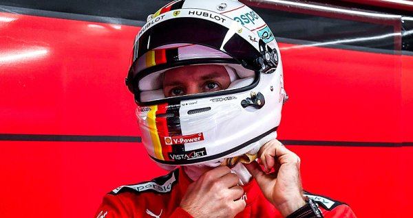 Vettel se pral s přetáčivým autem