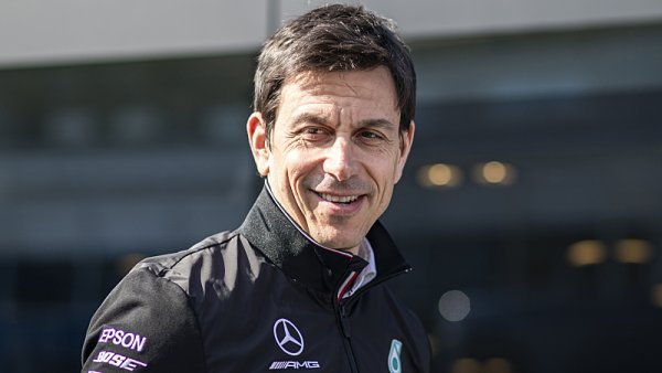 Wolff se Mercedesu nezavázal na tři roky