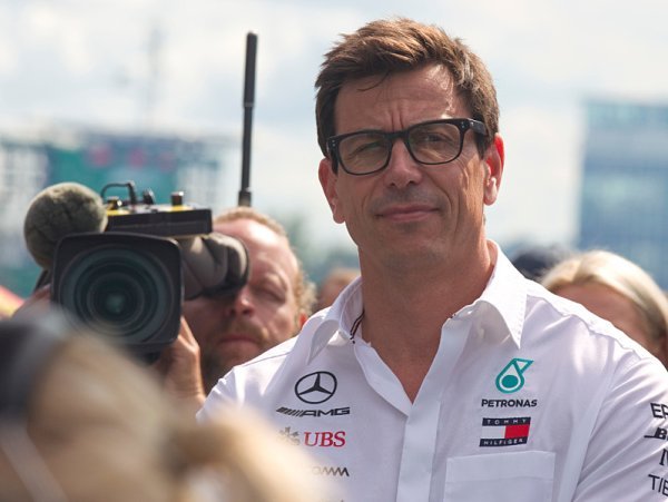 Wolff deklaroval věrnost Mercedesu Wolff deklaroval věrnost Mercedesu