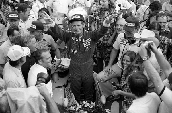 Zemřel trojnásobný vítěz Indy500 Bobby Unser