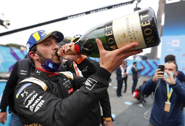 Di Grassi řekl hop, ale přeskočil Vergne Di Grassi řekl hop, ale přeskočil Vergne