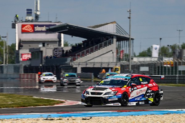 Makešovo premiérové prvenství v TCR