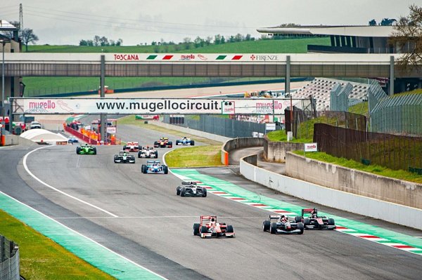 Leclerkův mistrovský monopost a Toro Rosso zvítězily v Mugellu