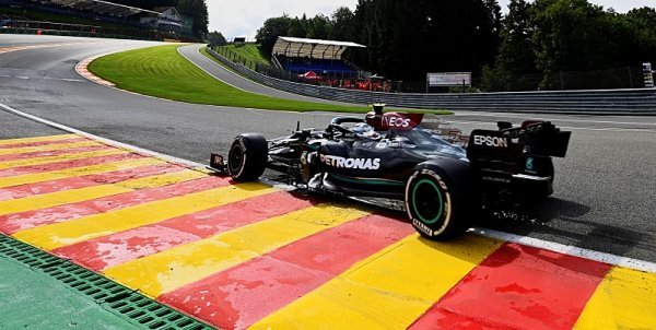 Bottas nejrychlejší v prvních jízdách po letní přestávce