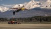 Formule 1 v symbióze s akrobatickým letadlem