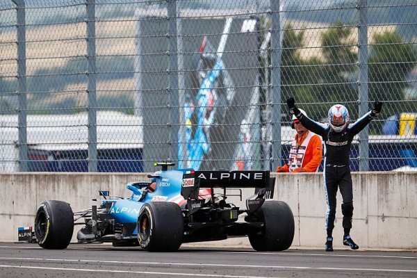 Hungaroring přinesl překvapivé vítězství Ocona