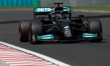 Mercedes obsadil kompletní první řadu, nejrychlejší Hamilton