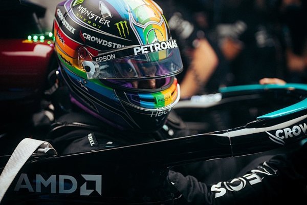 Z prvního místa odstartuje do katarské premiéry Hamilton, Verstappen bude stát hned vedle něj