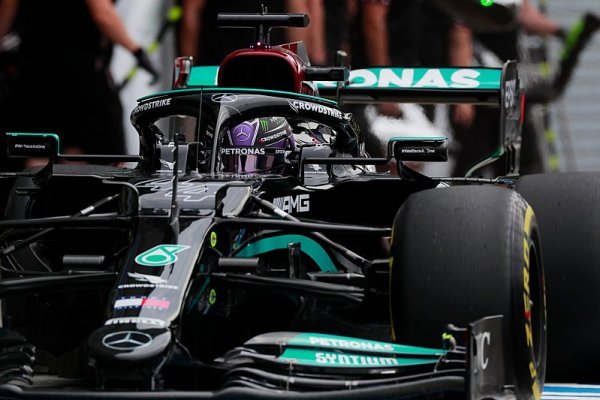 Hamilton nejrychlejší v posledních jízdách před sprintem, Sainz v problémech