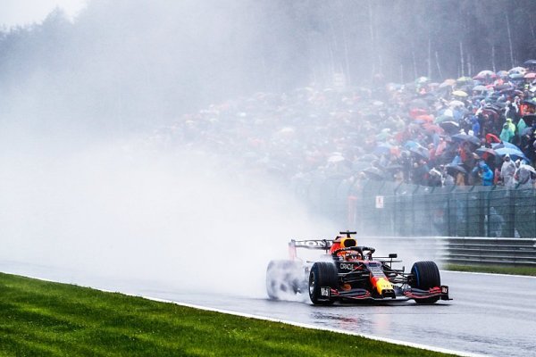 Verstappen se pročekal k vítězství