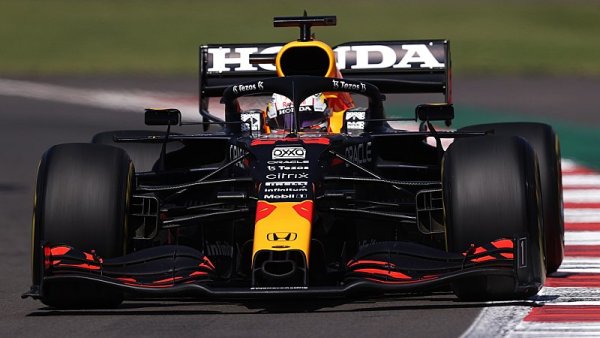 Verstappen získává druhé vítězství v řadě, před Hamiltonem vede už o 19 bodů