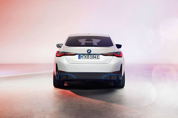 BMW i4 na prvním oficiálním videu
