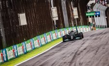 Bottas předjel na startu Verstappena a vyhrál, Hamilton předvedl velkou stíhací jízdu