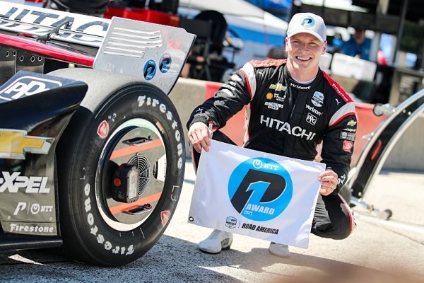 Newgarden šel proti proudu a má další pole position