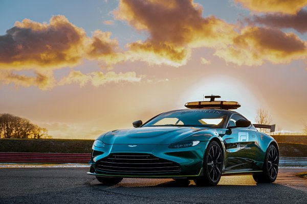 Aston Martin ukázal nový safety car