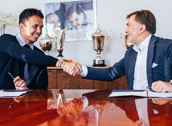 Albon Williamsu s pneumatikami moc nepomůže Albon Williamsu s pneumatikami moc nepomůže