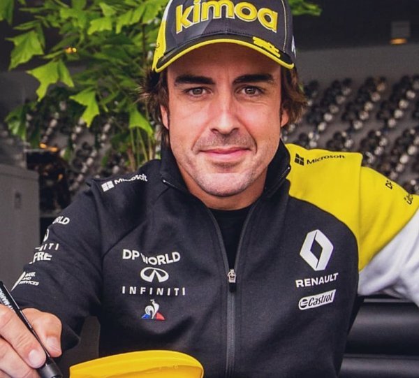 Alonso nestihne představení vozu Alonso nestihne představení vozu