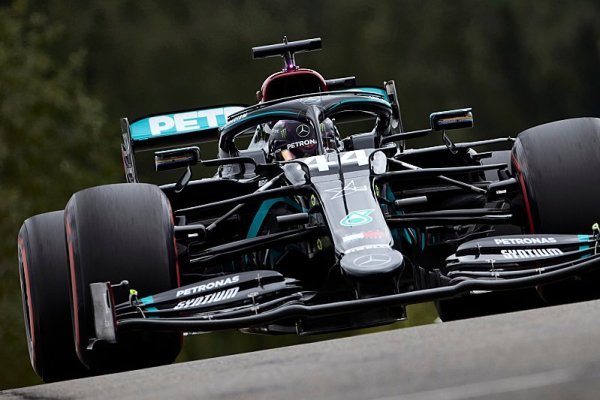 Hamilton se Mercedesu zaváže jen na rok s další opcí