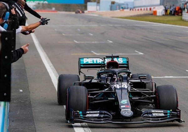 Petronas zůstává s Mercedesem