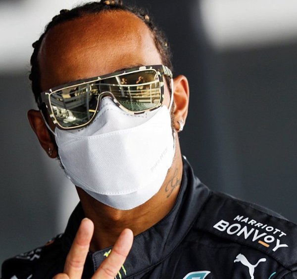 Hamilton se vrátil do simulátoru