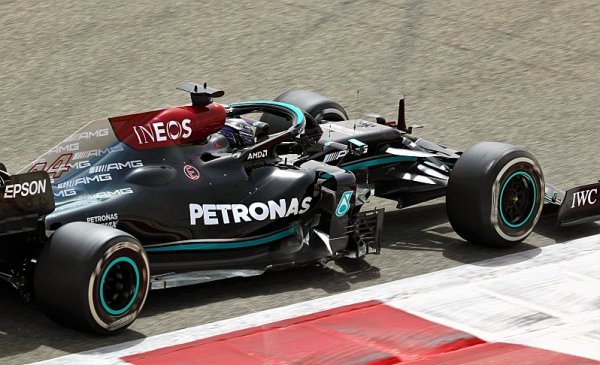 Mercedes se údajně rozloučí s Petronasem