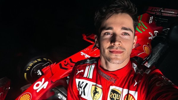 Zelená šipka překvapila i jezdce Ferrari