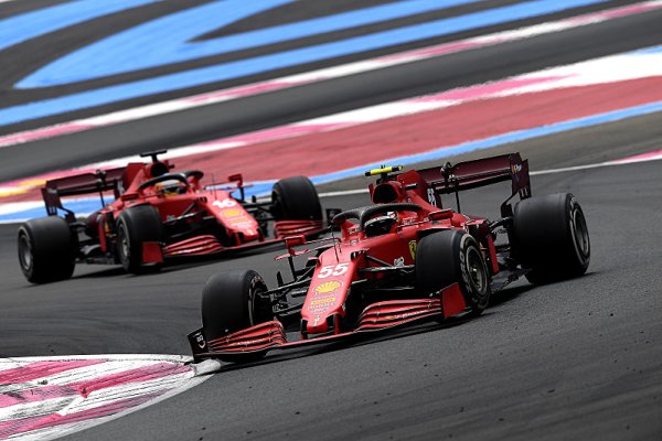 Ferrari zničila degradace pneumatik