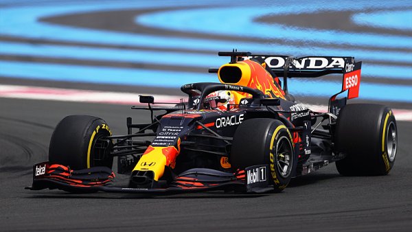 Red Bull přechytračil Mercedes, Hamiltona nikdo neposlouchal