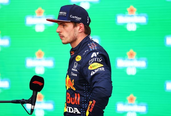 Verstappen potrestán za srážku s Hamiltonem