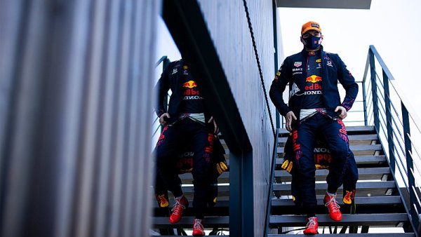 Verstappen zahrál Hamiltonovi na nervy