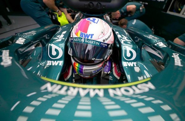 Hamilton a Vettel kritizují Orbána