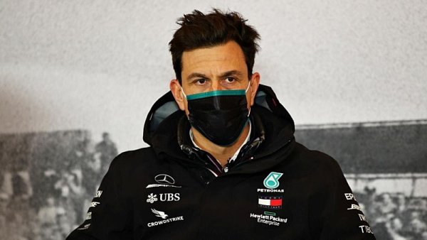 Mercedes prý vezme Russella a Verstappena Mercedes prý vezme Russella a Verstappena