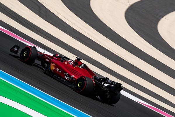 Sainz pomohl Leclercovi k pole position