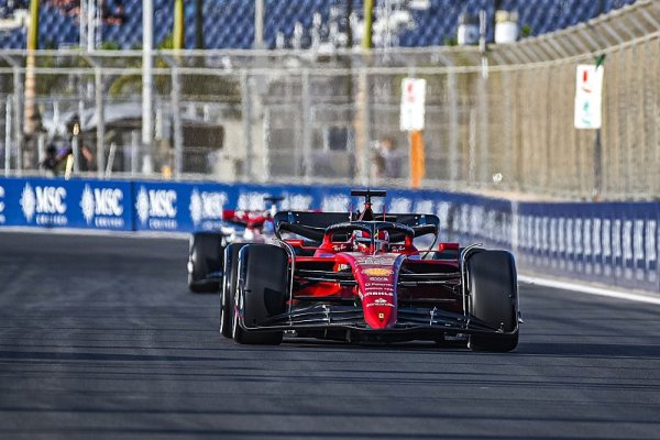 Leclerc sesadil v posledních vteřinách ze špice Verstappena, Hülkenberg opět zaskakuje za Vettela