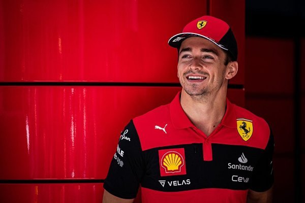 Leclerc začal v Miami nejrychlejším časem, Bottas havárií