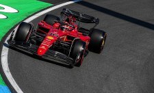Ferrari, Mercedes a Red Bull ve dvou desetinách